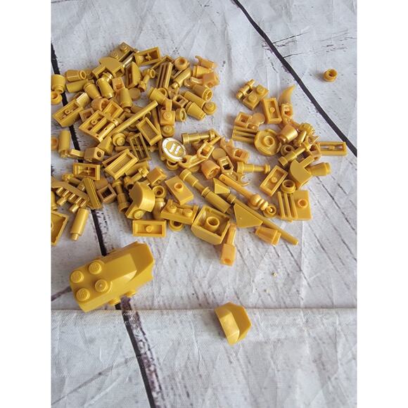 Lego Bulk Lot Of 127 Pearl Gold Mixed Pieces - Picture 5 of 6